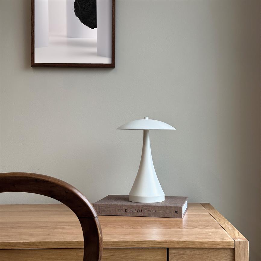 Dyberg Larsen Vienna bordlampe cream oppladbar