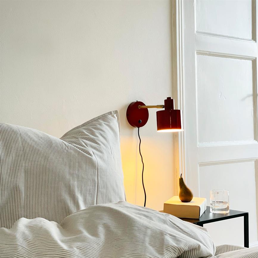 Dyberg Larsen Ocean vegglampe mørkerød messing
