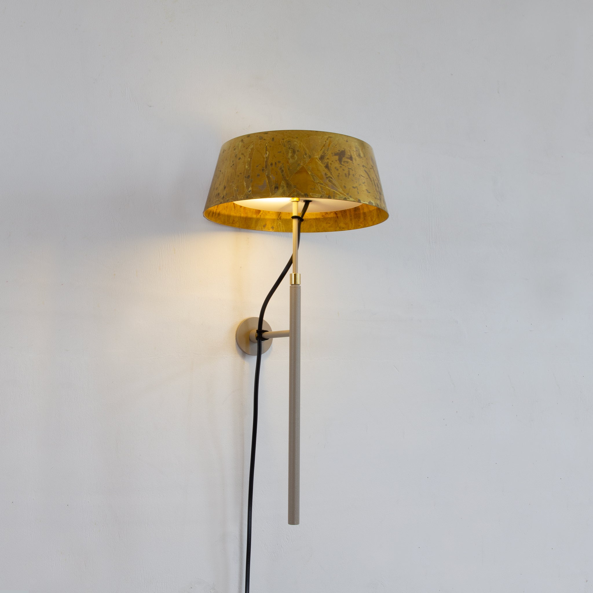 Zlamp Karl stor vegglampe mørkegrå messing