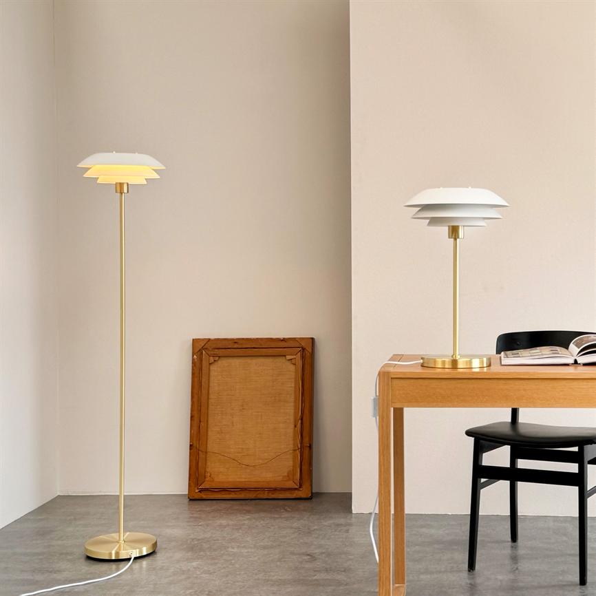 Dyberg Larsen DL31 bordlampe hvit messing blendfri
