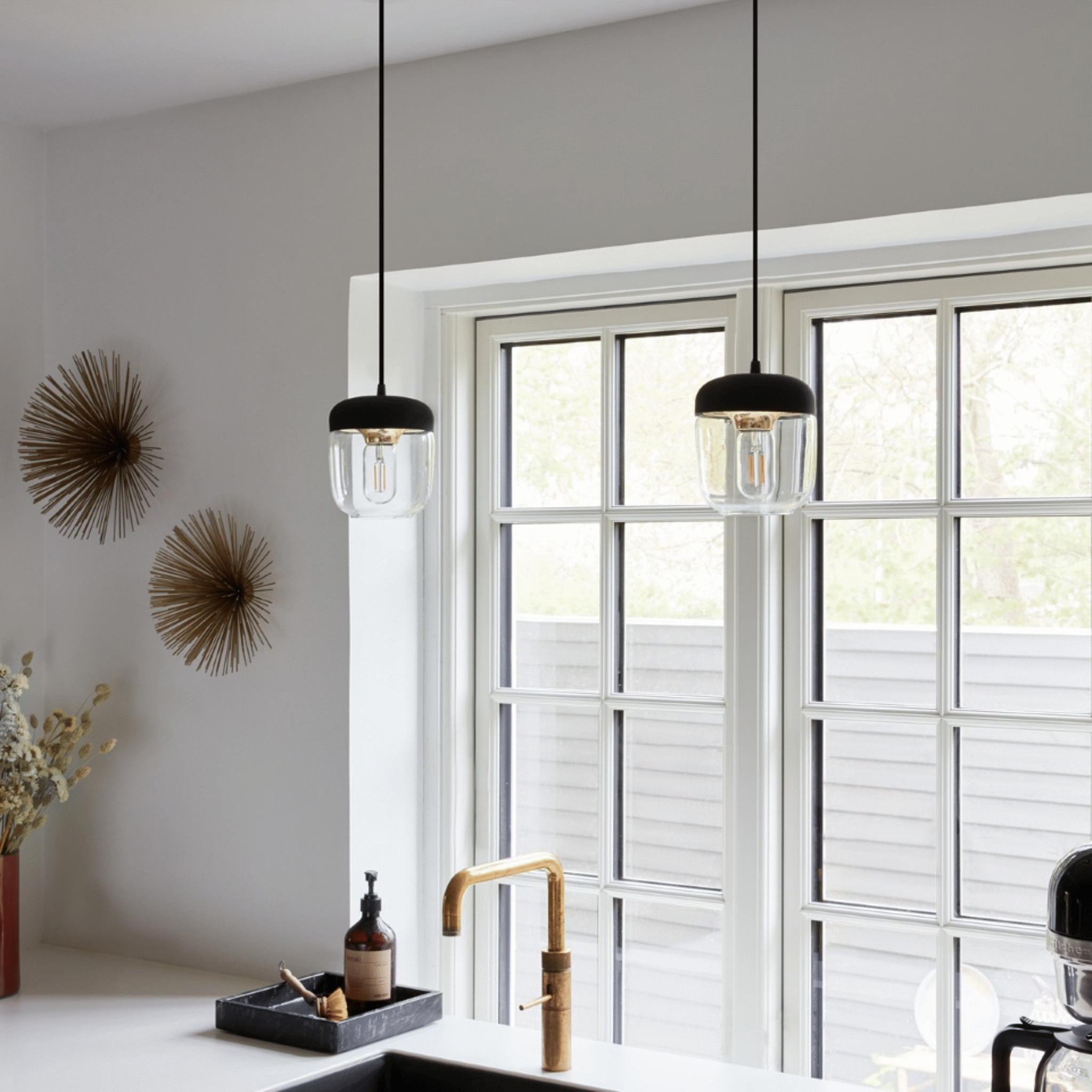 UMAGE Acorn pendelskjerm hvit messing liten