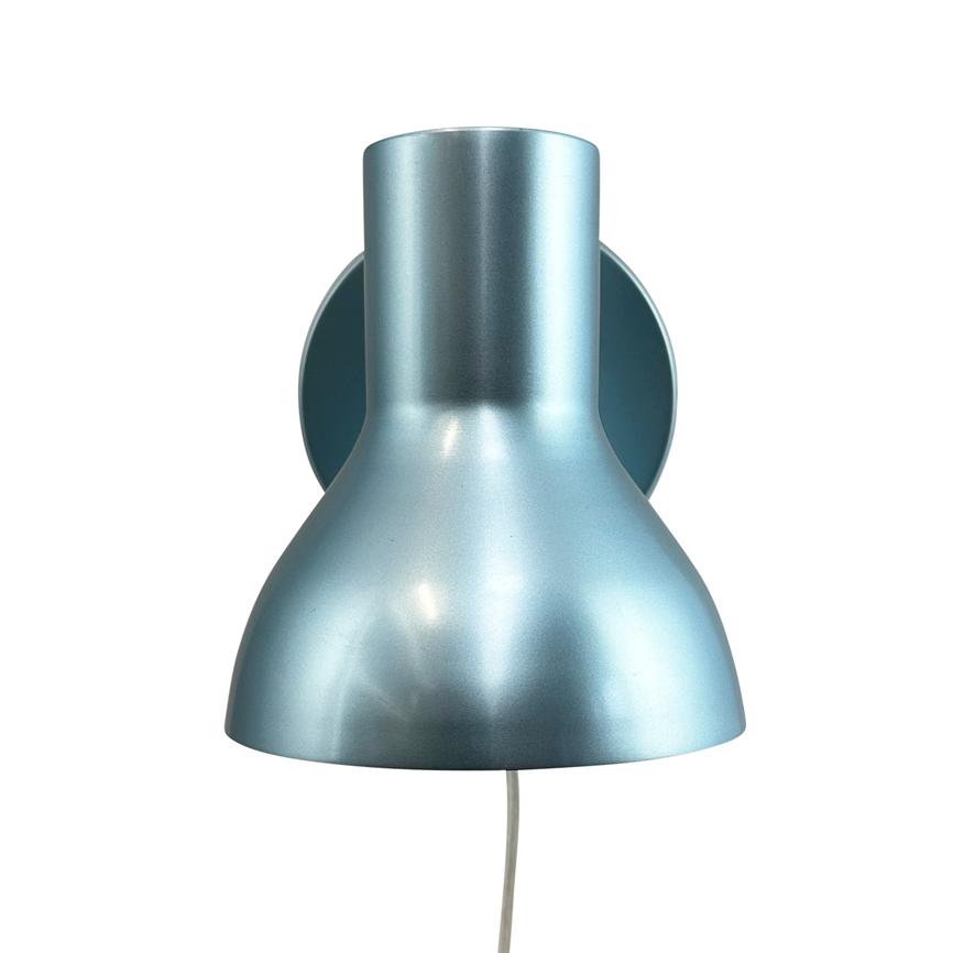 Dyberg Larsen Bob vegglampe metallic blå