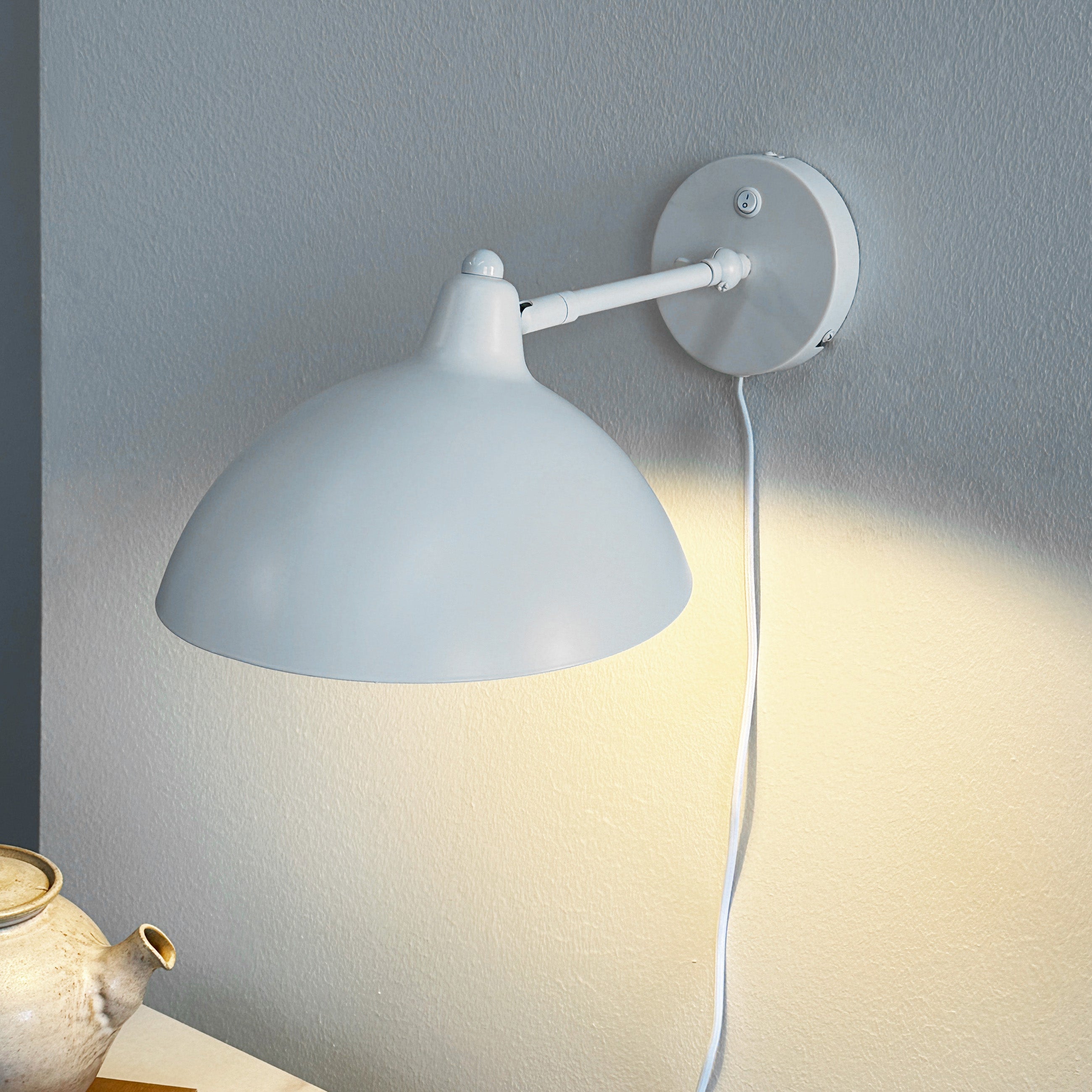 Dyberg Larsen Futura vegglampe hvit justerbar skjerm