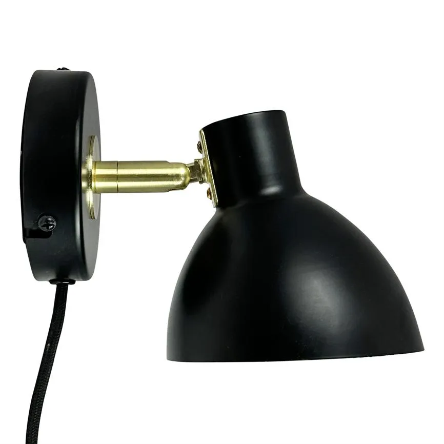 Dyberg Larsen Lilje vegglampe sort med messing