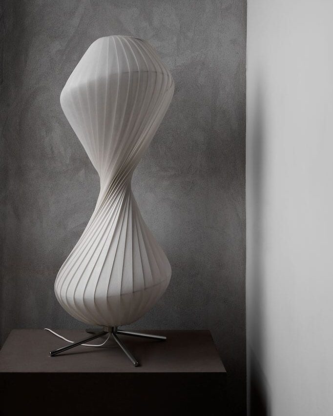 Tom Rossau TR32 gulvlampe hvit asymmetrisk