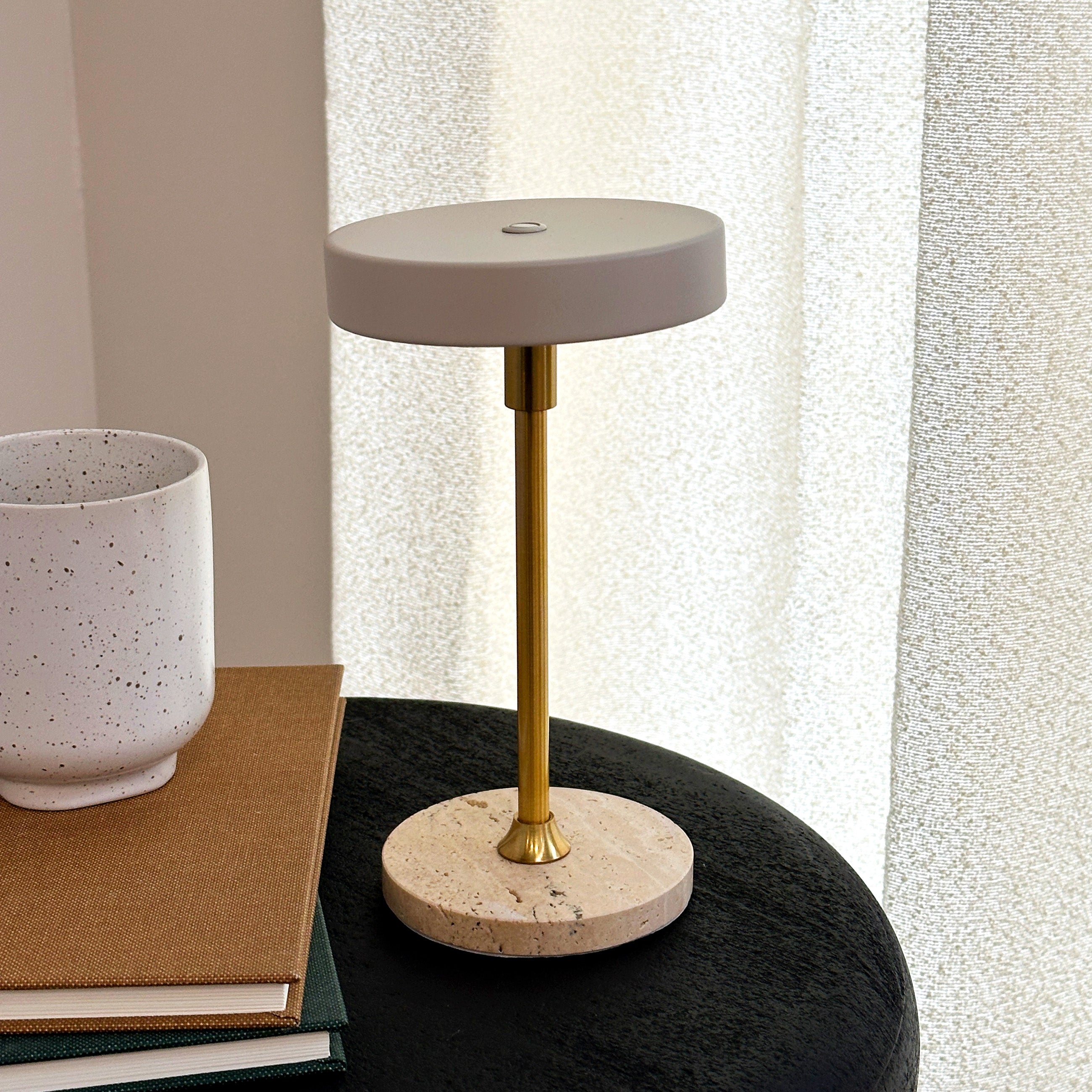 Dyberg Larsen Moonlight Mini bordlampe beige travertin