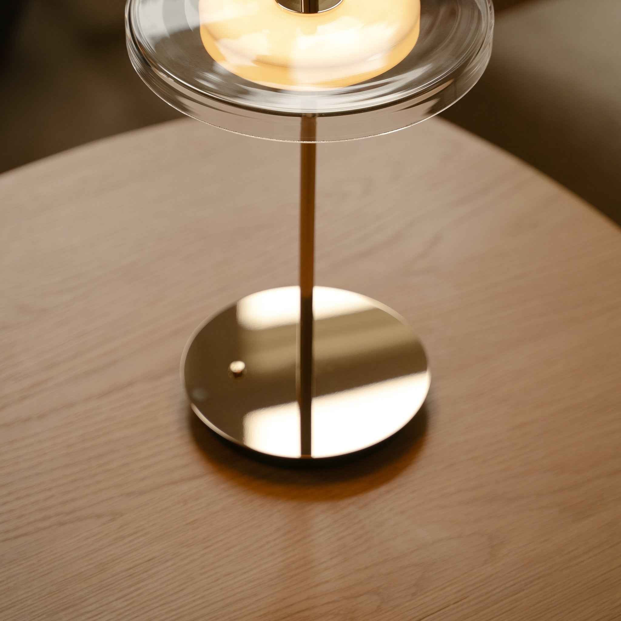 UMAGE Asteria Move bordlampe glass oppladbar