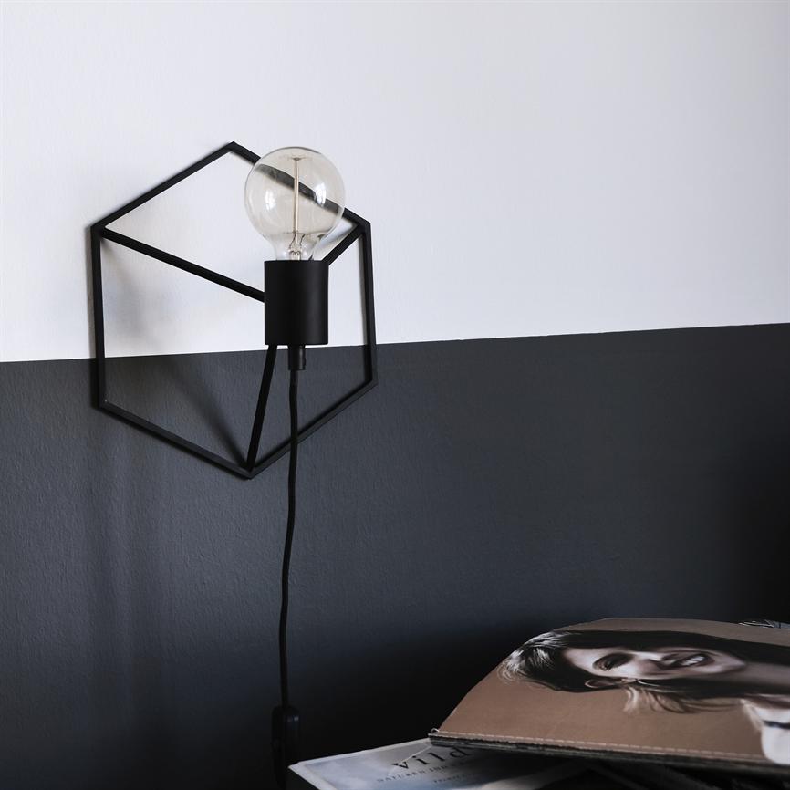 Dyberg Larsen Wall Cube vegglampe svart metall