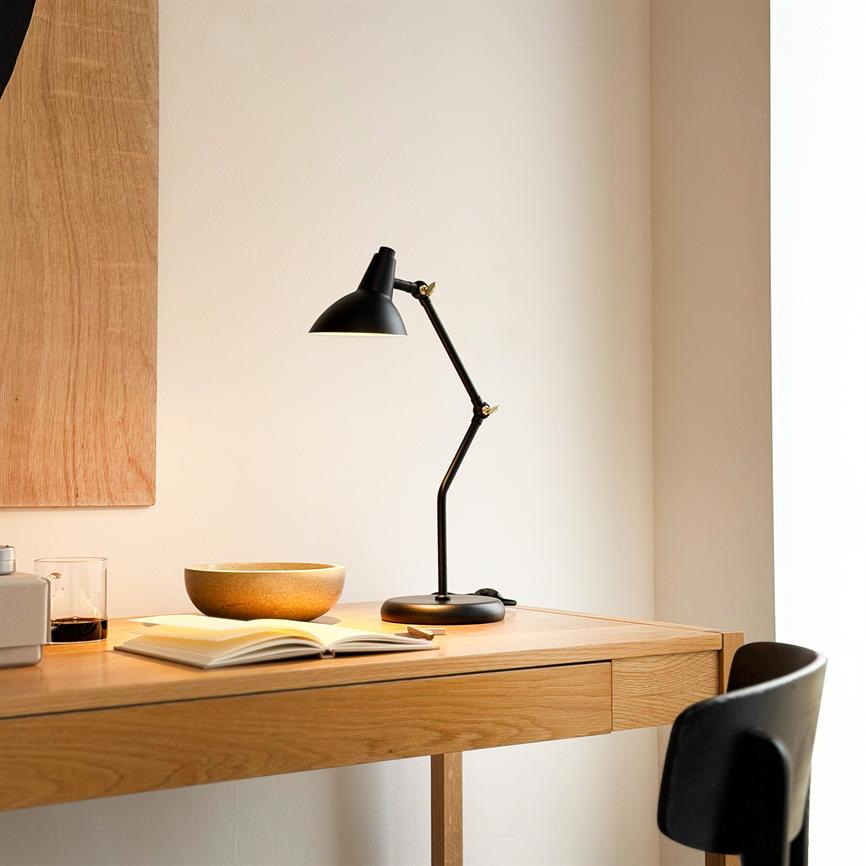 Dyberg Larsen Vela bordlampe sort justerbar
