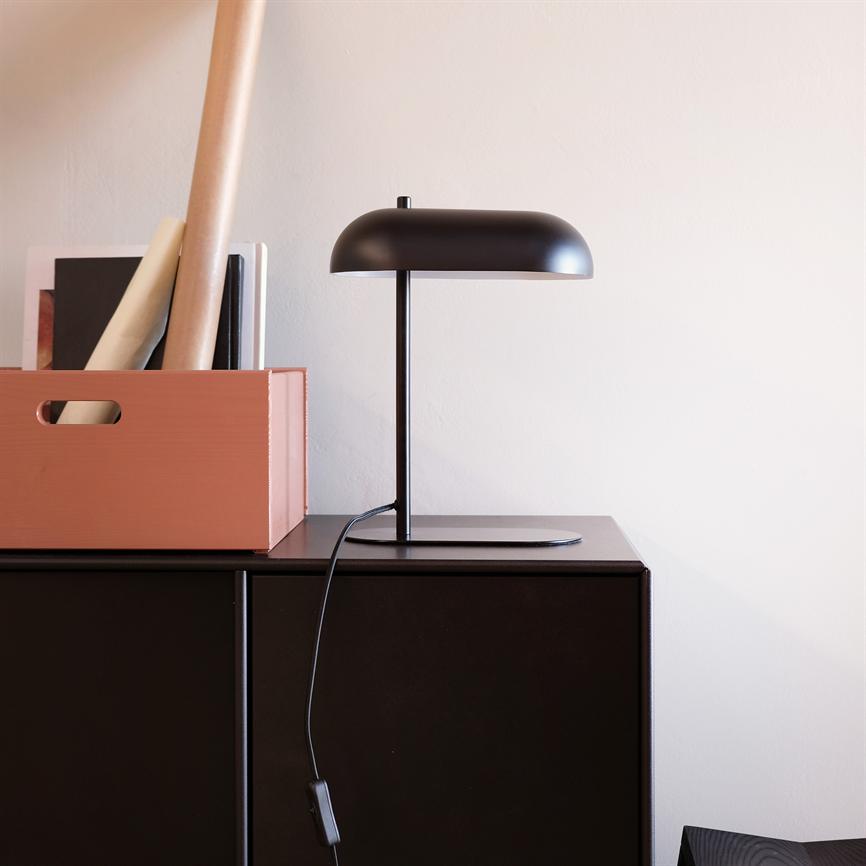 Dyberg Larsen Arch bordlampe sort metall