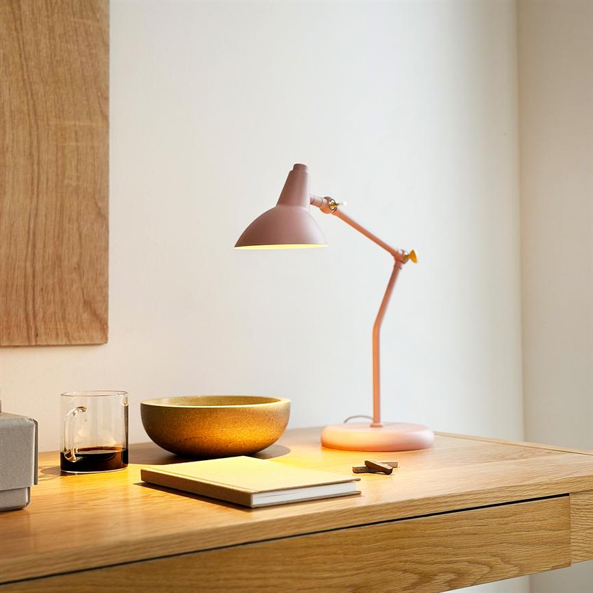 Dyberg Larsen Vela bordlampe rosa justerbar