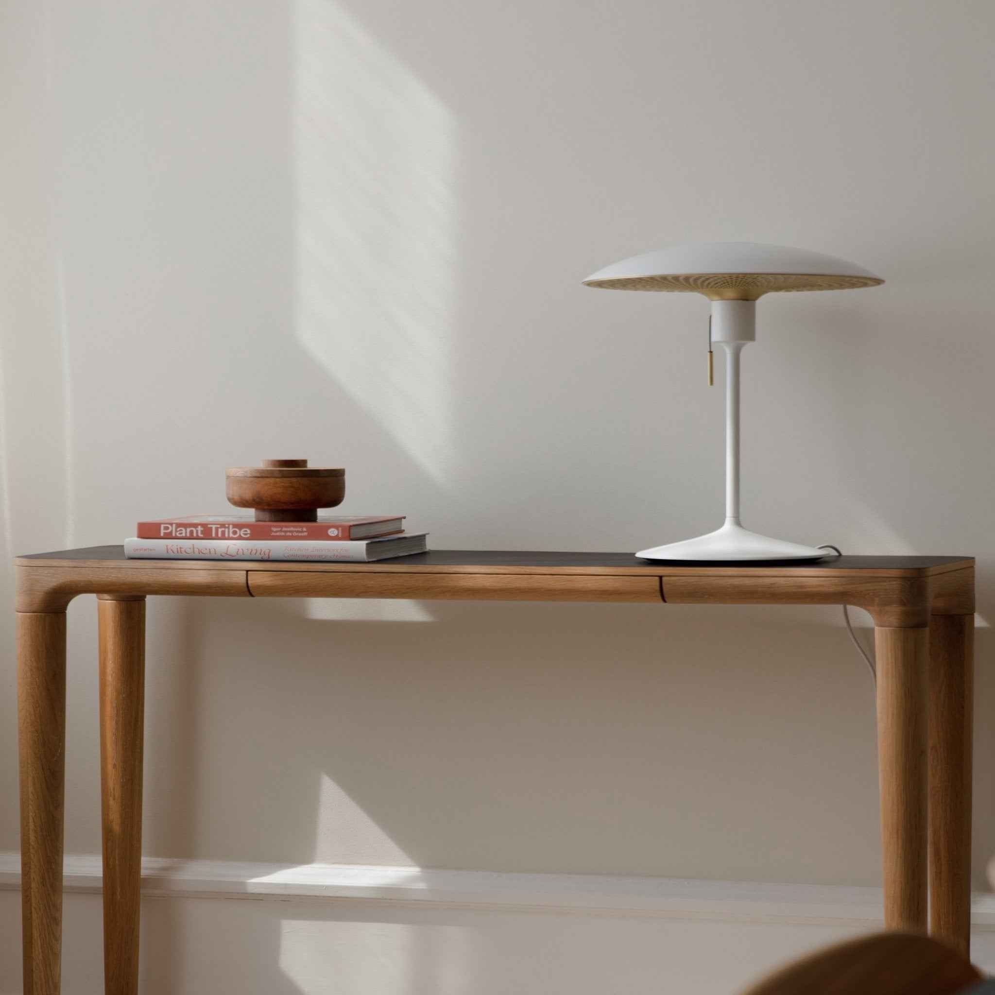 UMAGE Santé lampfot hvit med USB