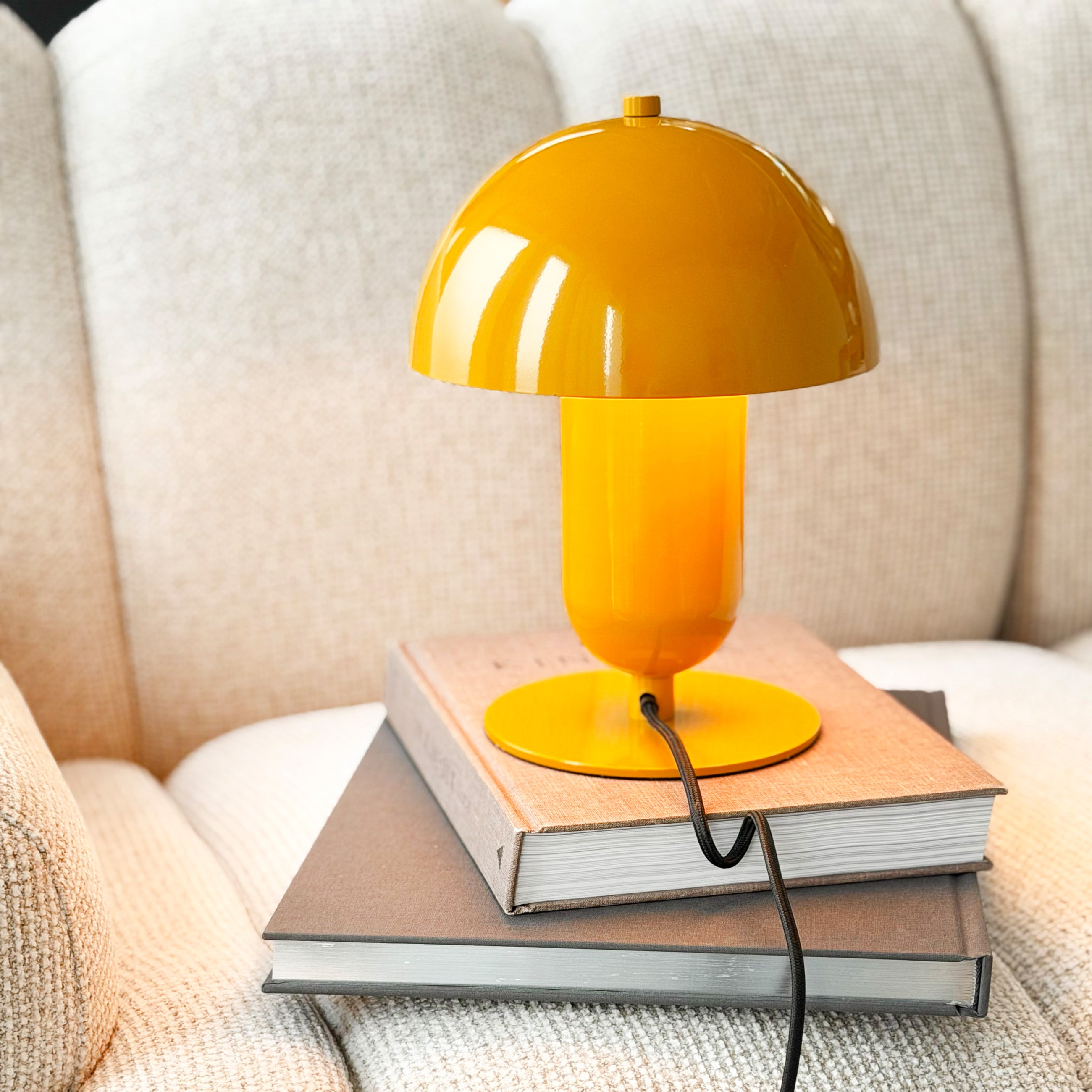 Dyberg Larsen Movie bordlampe karry kuppel