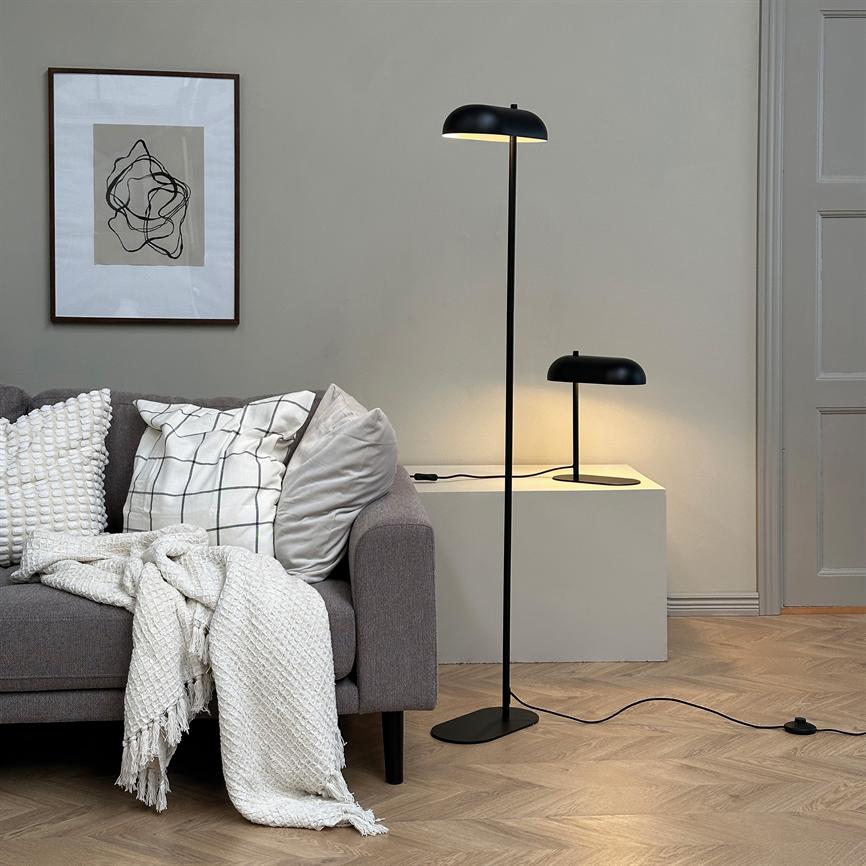 Dyberg Larsen Arch bordlampe sort metall