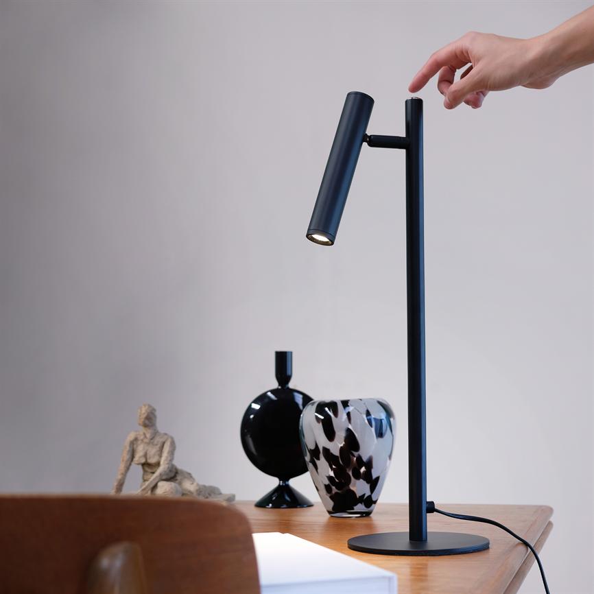 Dyberg Larsen Carlo bordlampe sort LED dimbar