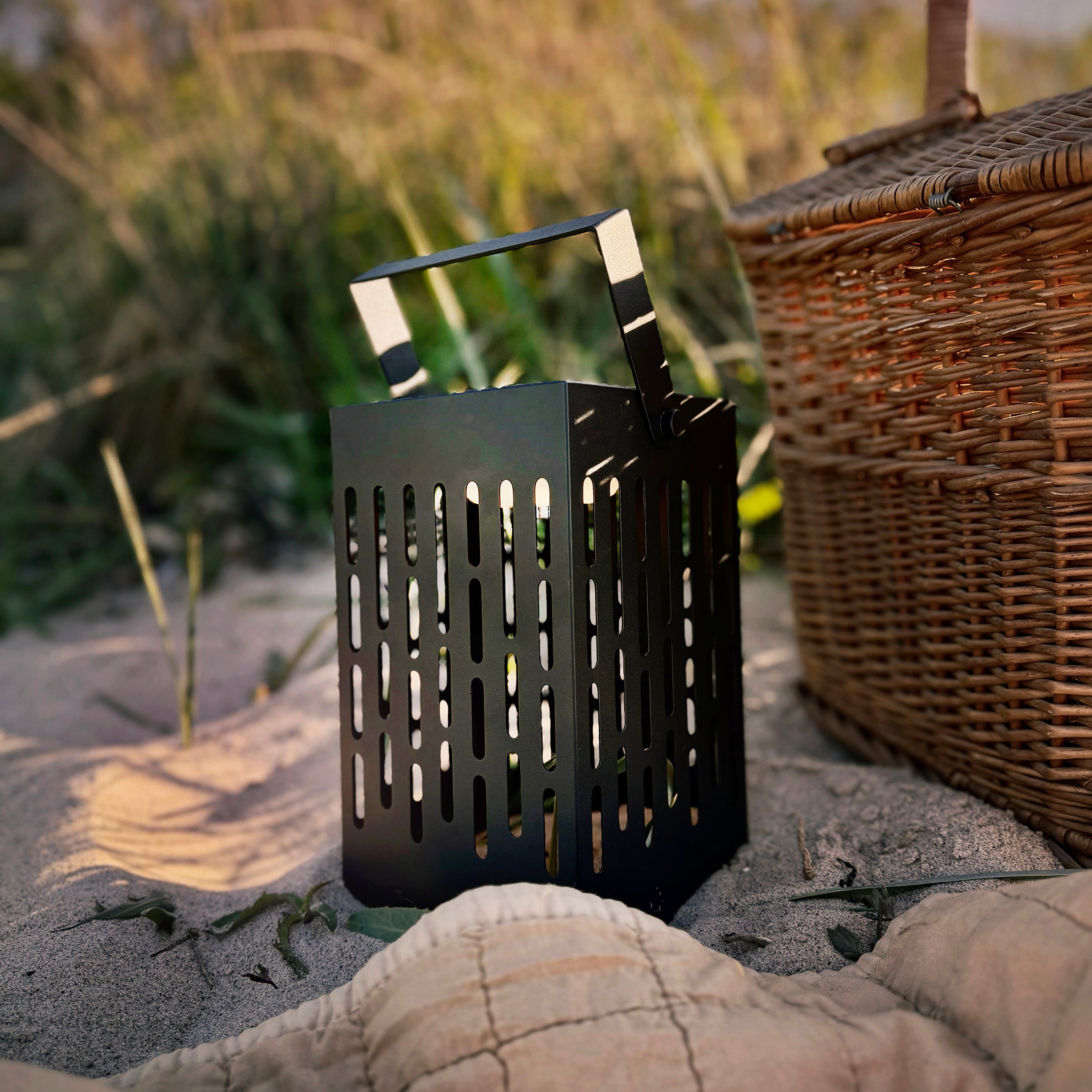 Dyberg Larsen Luma lykt svart solar USB-C