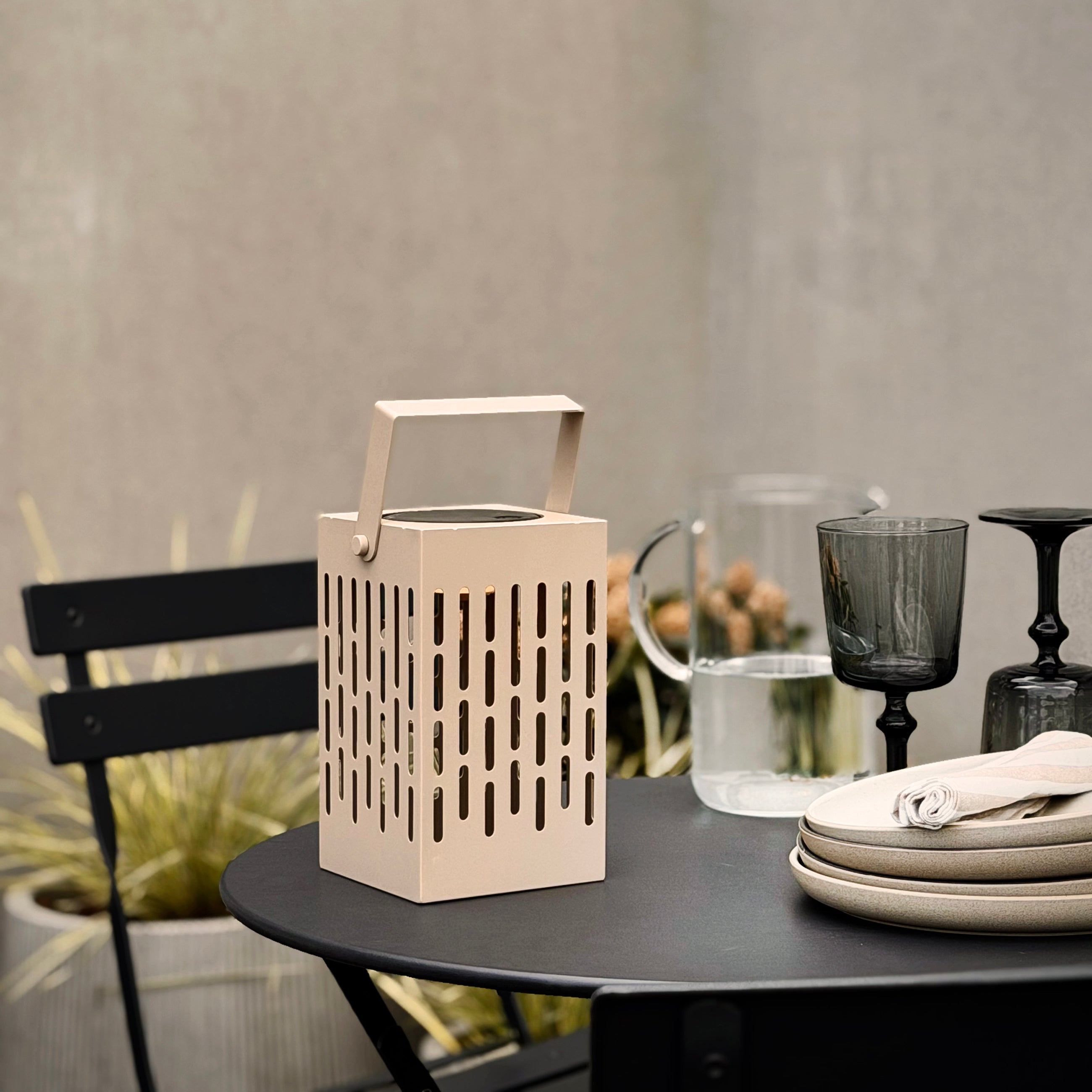 Dyberg Larsen Luma lykt beige solcelle utendørs