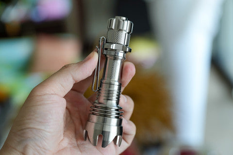 Master LED Striker Mini titan lommelykt naturell 635 lumen 430 m