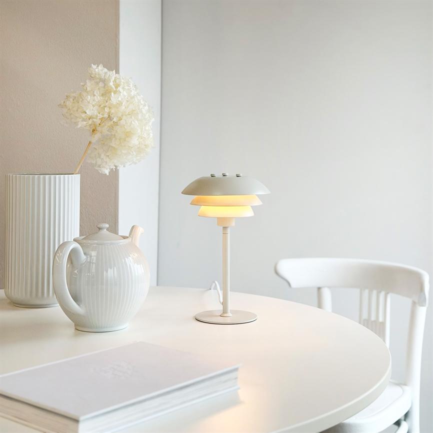 Dyberg Larsen Sixteen bordlampe perlehvit