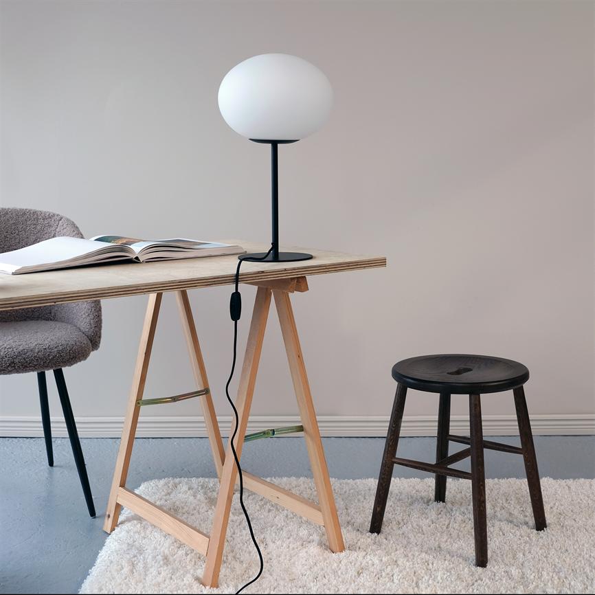 Dyberg Larsen Princess bordlampe sort opalglass