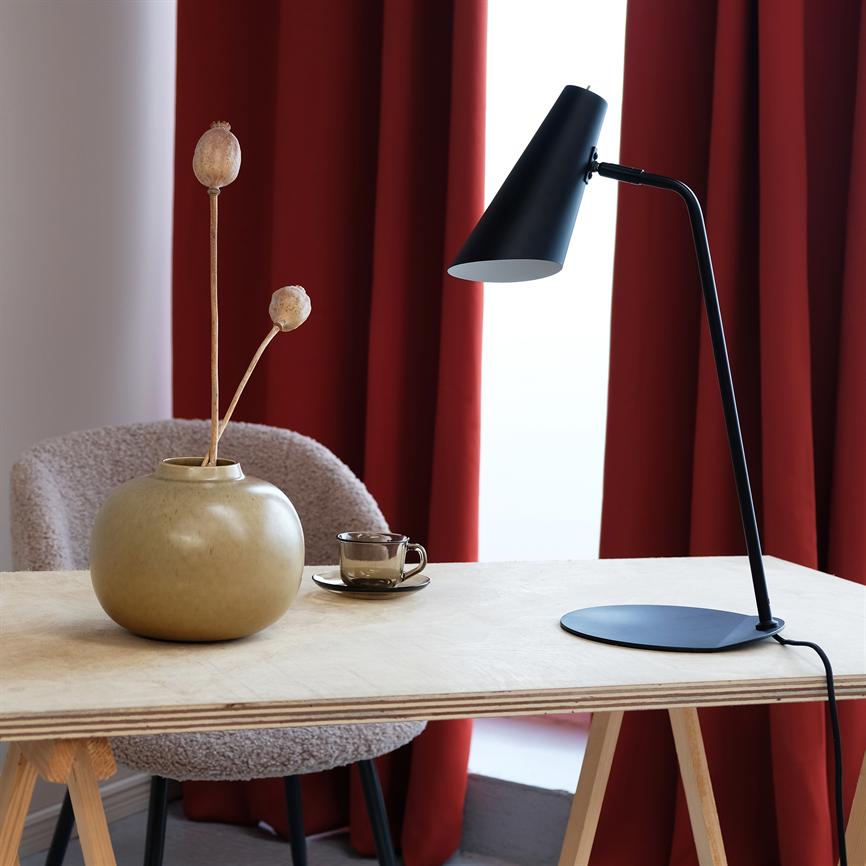 Dyberg Larsen Noa bordlampe svart justerbar skjerm