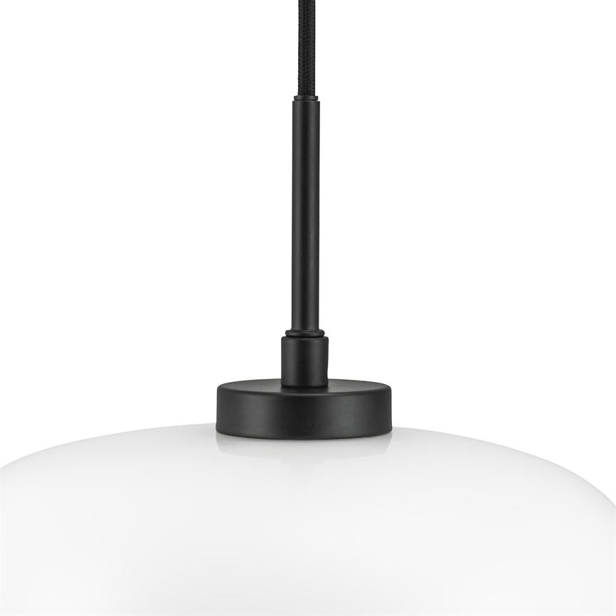 Dyberg Larsen ARP pendel Ø25 opal sort glass