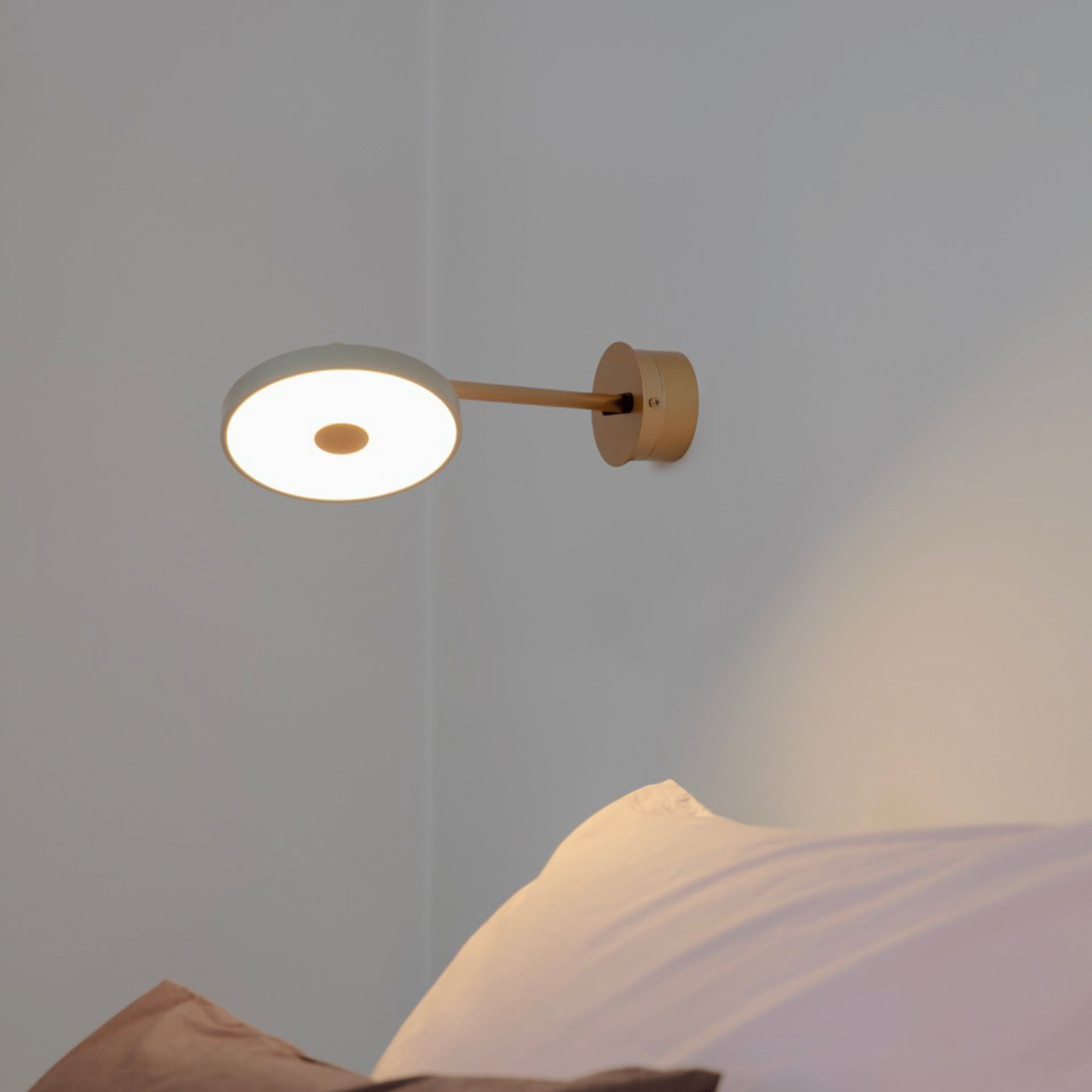 Umage Asteria Wall Hardwire veggfeste messing