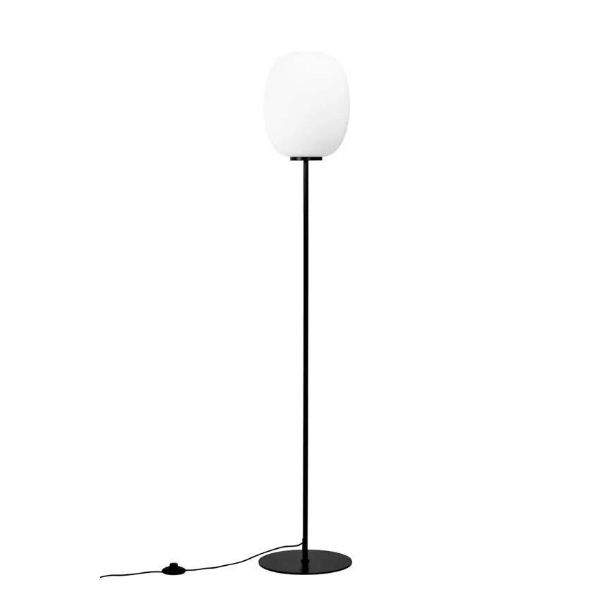 Dyberg Larsen DL39 gulvlampe opal svart