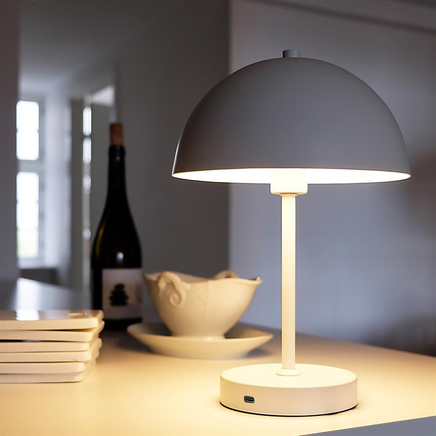Dyberg Larsen Stockholm bordlampe hvit LED oppladbar