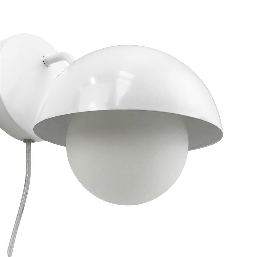 Dyberg Larsen Rose vegglampe hvit glasskuppel