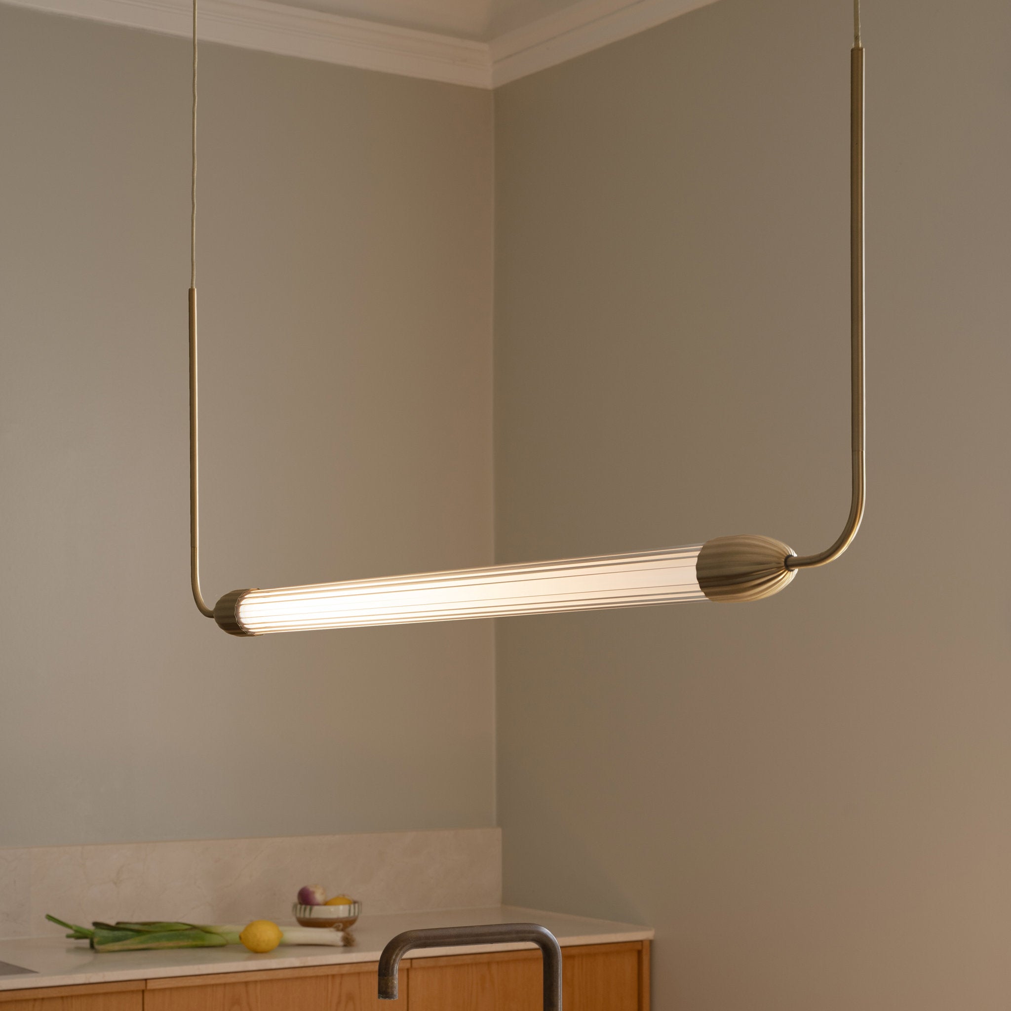 UMAGE Lemon Squeeze Linear pendellampe messing