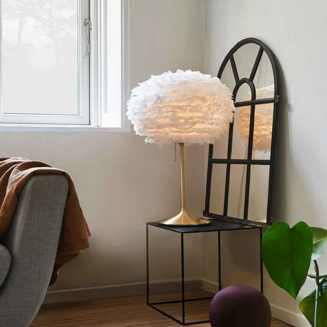 Umage Eos Medium bordlampe Sante fjær hvit