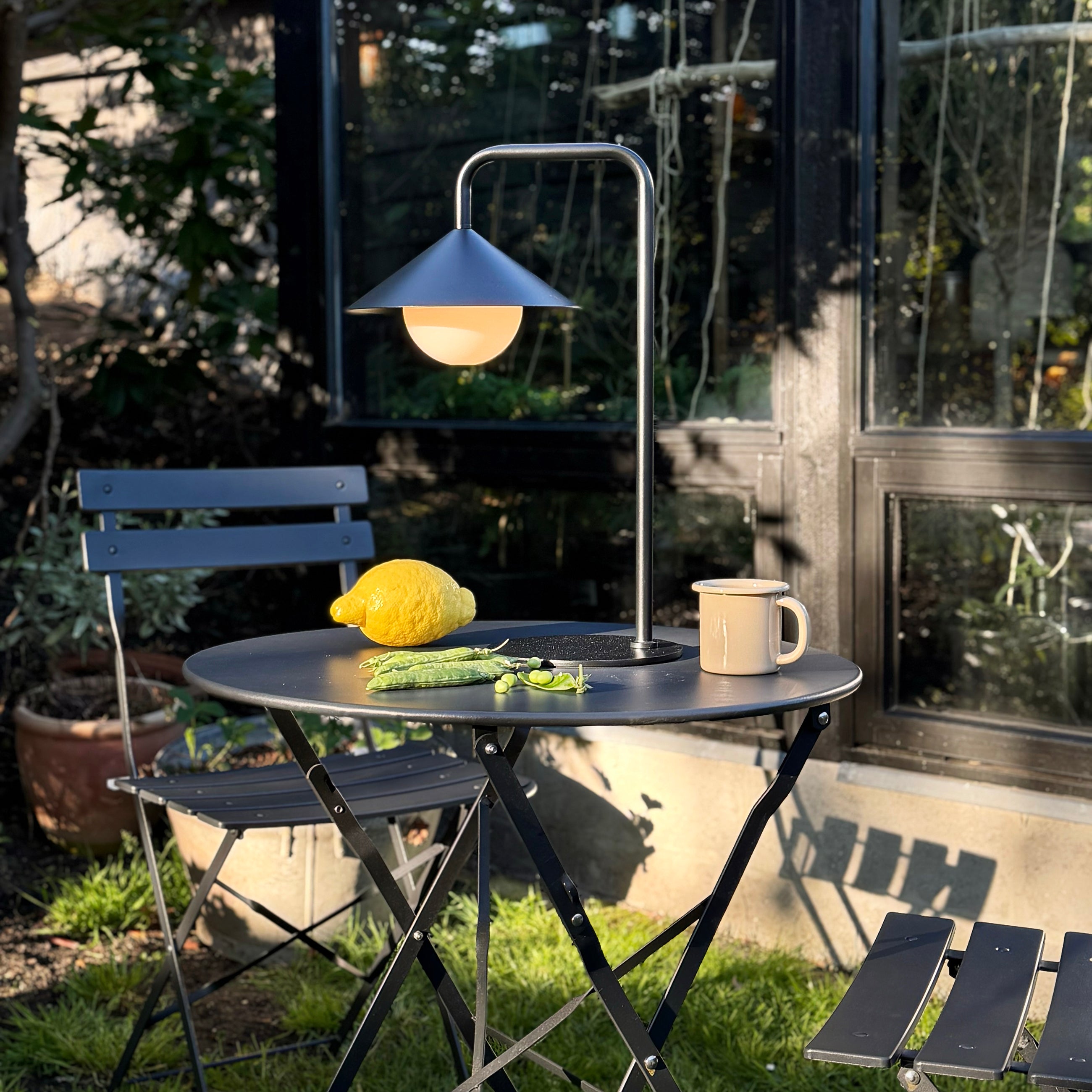 Dyberg Larsen Nova bordlampe ute oppladbar