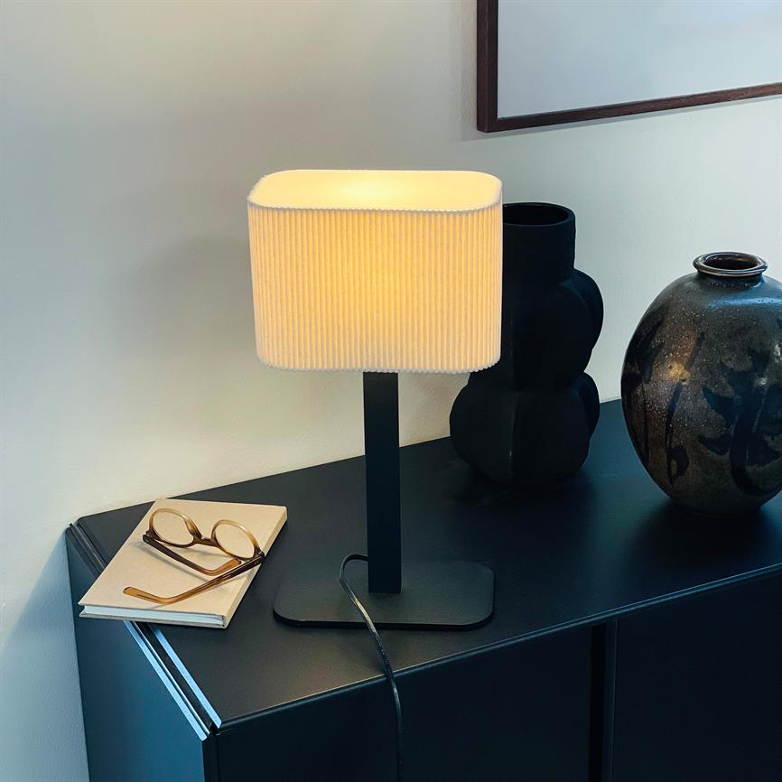Dyberg Larsen Calix bordlampe oval