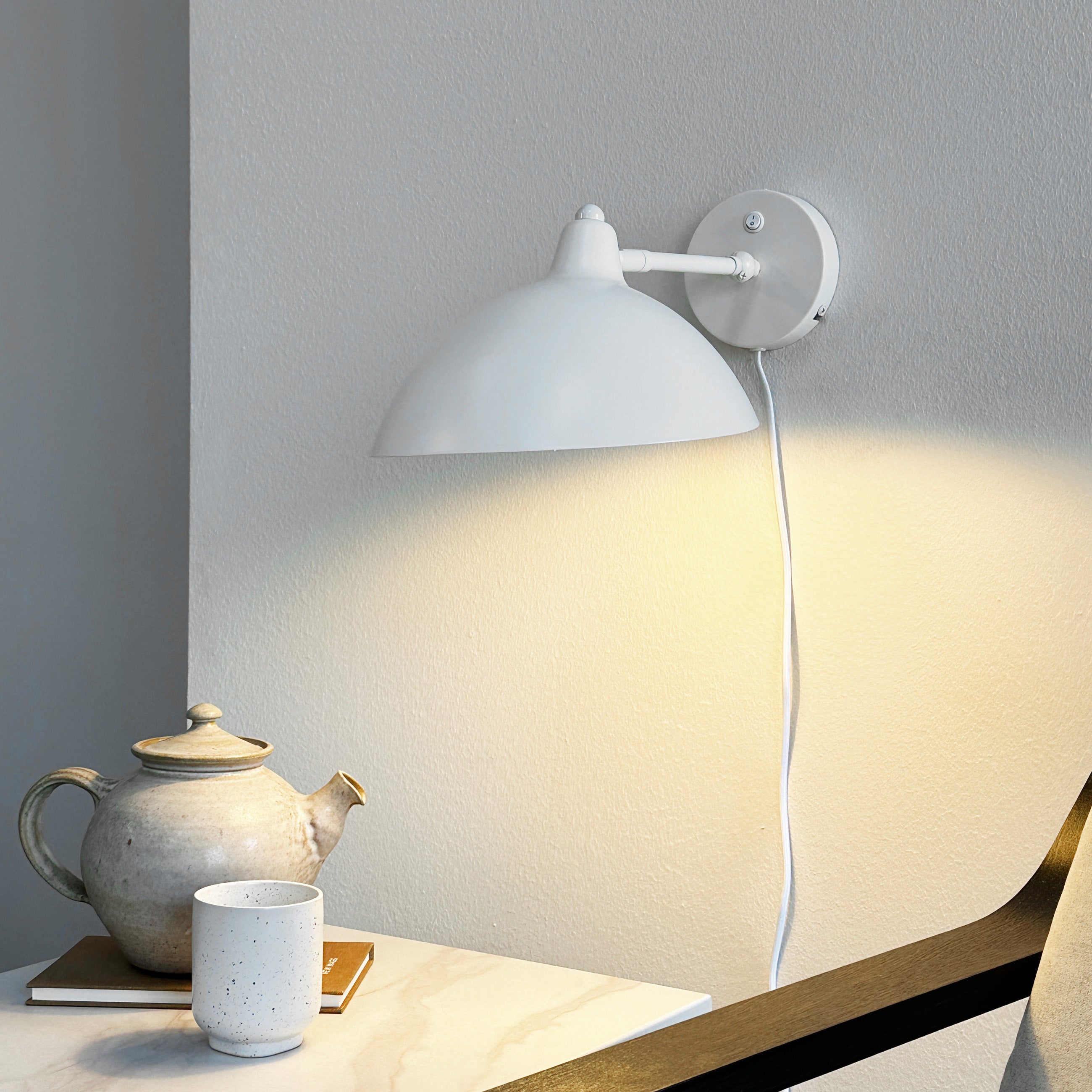 Dyberg Larsen Futura vegglampe hvit justerbar skjerm
