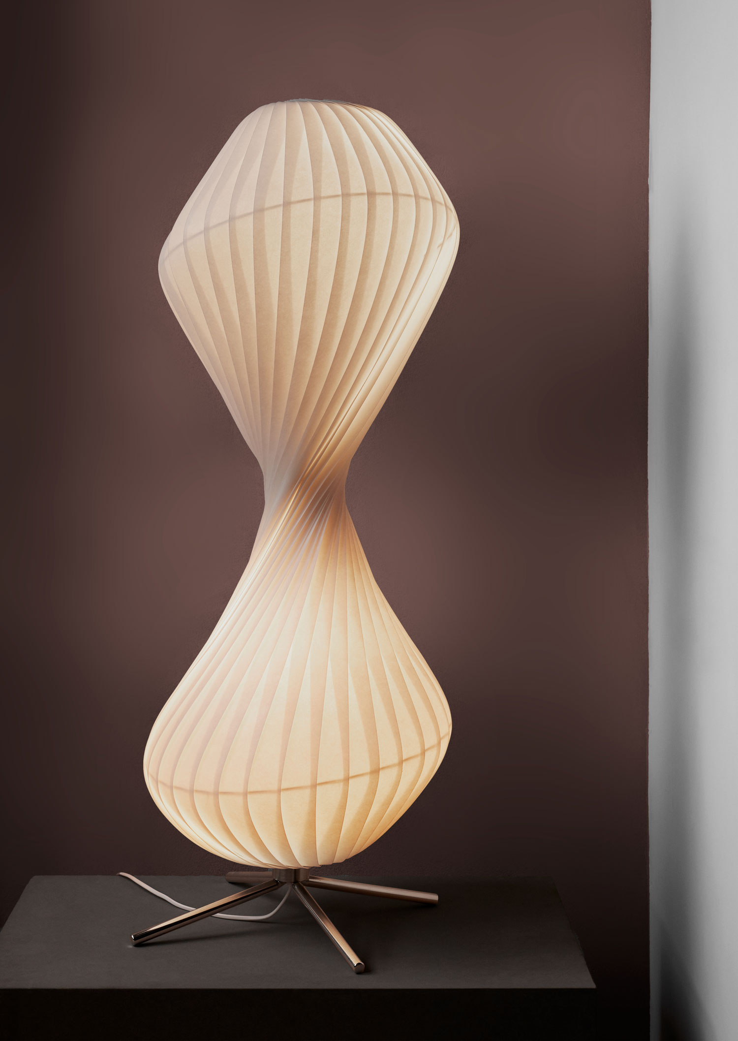 Tom Rossau TR32 gulvlampe hvit asymmetrisk