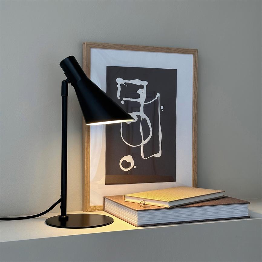 Dyberg Larsen DL12 Mini bordlampe svart metall