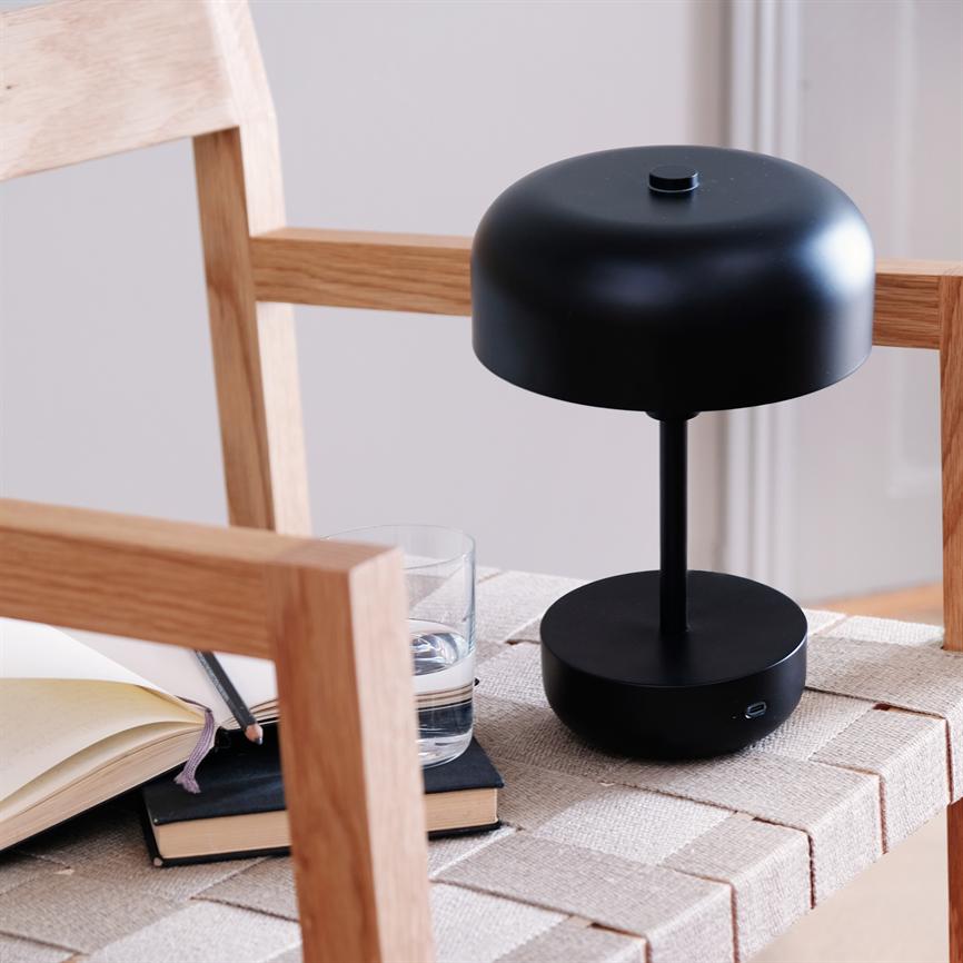 Dyberg Larsen Haipot bordlampe sort oppladbar LED