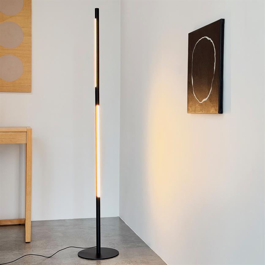 Dyberg Larsen Vagner gulvlampe sort dimbar LED