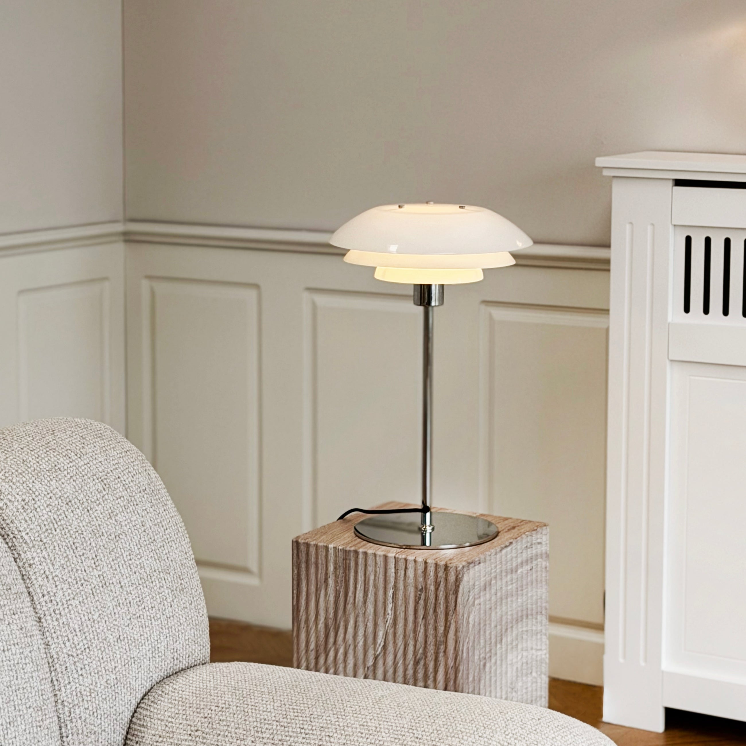 Dyberg Larsen DL31 bordlampe opal glass