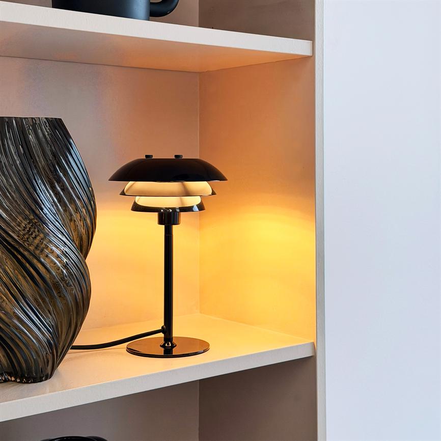 Dyberg Larsen Sixteen bordlampe svart blank
