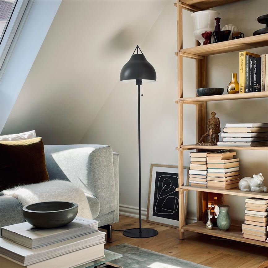 Dyberg Larsen Pyra gulvlampe grå matt leselys