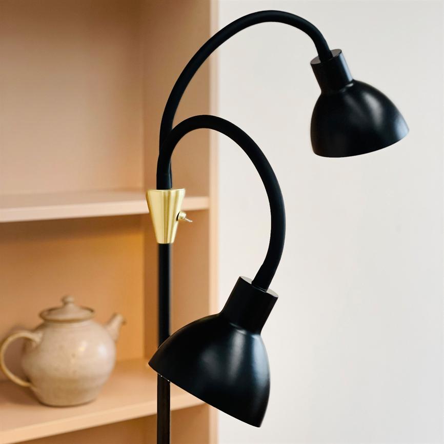 Dyberg Larsen Lilje gulvlampe svart messing