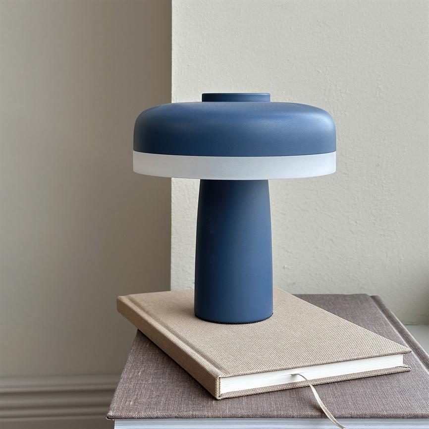 Dyberg Larsen Porter LED bordlampe indigo blå