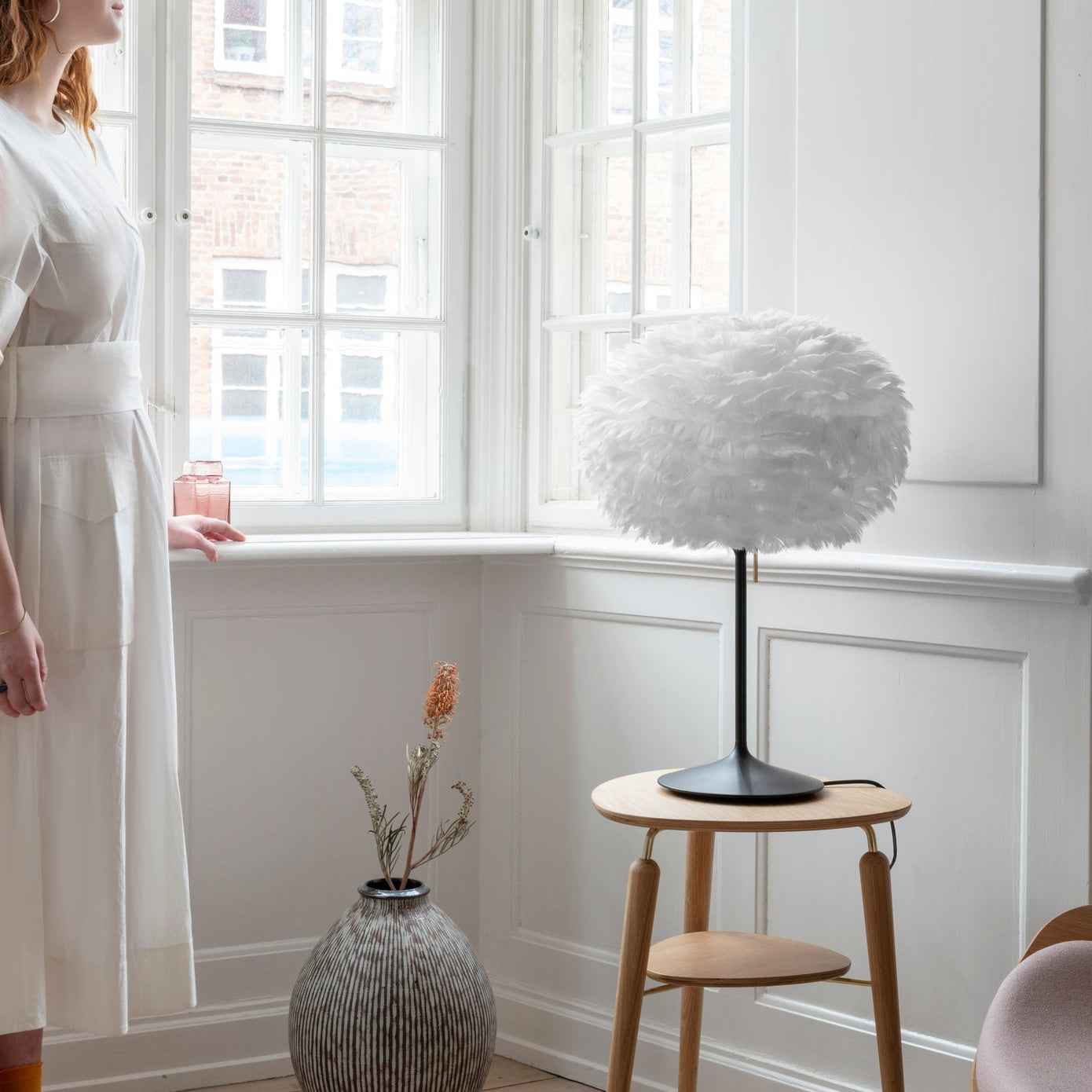 Umage Eos Medium bordlampe Sante fjær hvit