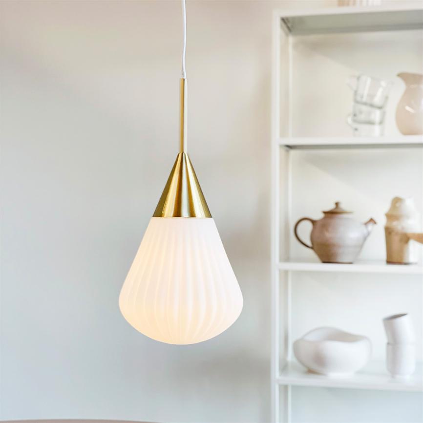 Dyberg Larsen Balloon pendel liten opal messing