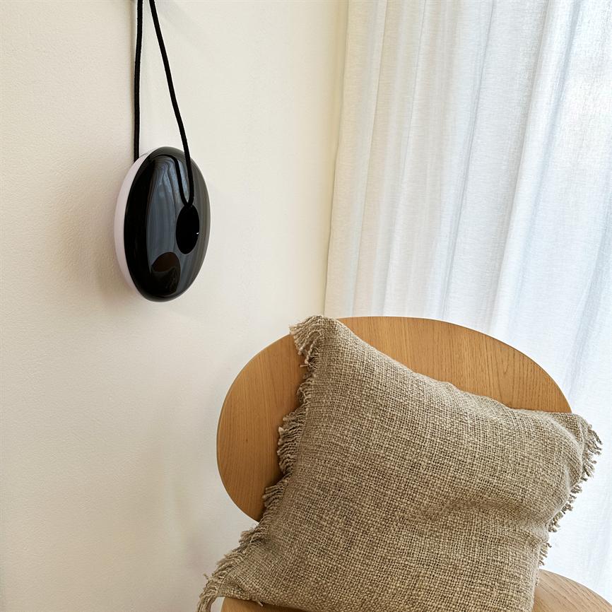 Dyberg Larsen 2 Ways bordlampe svart/tre oppladbar LED