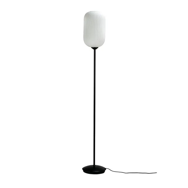 Dyberg Larsen Riflet gulvlampe opal stue