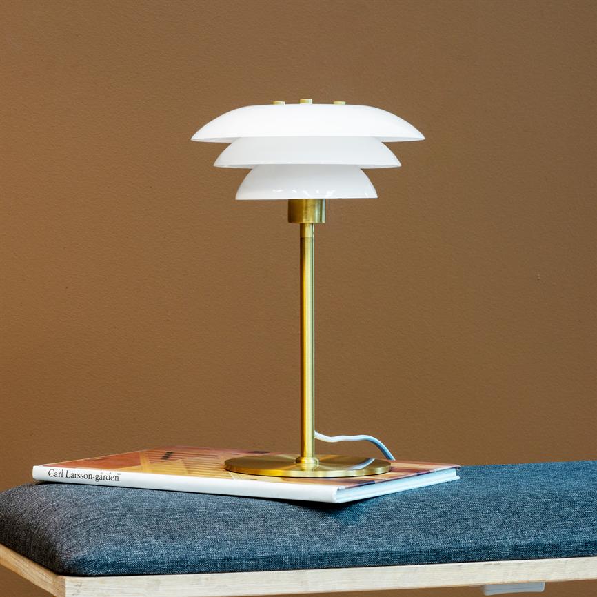 Dyberg Larsen DL20 bordlampe opal messing eksklusiv