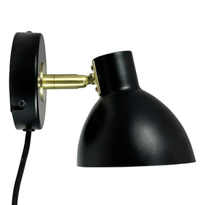 Dyberg Larsen Lilje vegglampe hvit messing vippbar